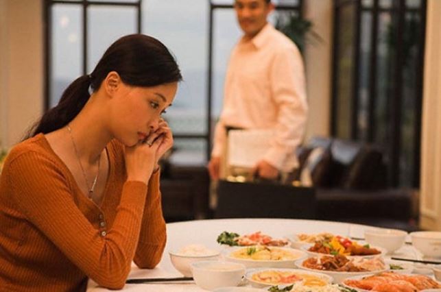 Gửi chồng vô tâm: ‘Một cuộc hôn nhân không có sự ấm áp, chỉ có sự lạnh lẽo, hời hợt thì anh nói có nên kết thúc?’