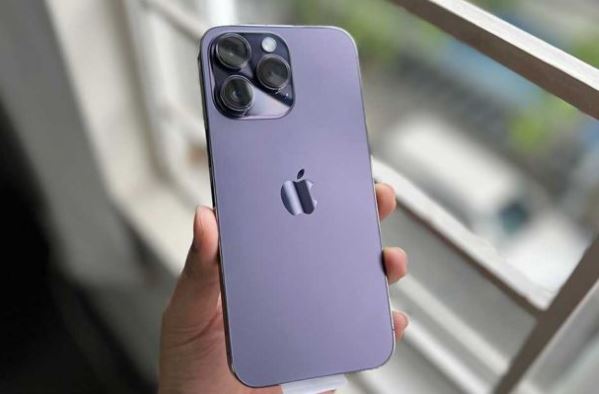 Đây là chiếc iPhone Pro Max rẻ nhất Việt Nam, màu Deep Purple cực sang chảnh, chiến binh thép áp đảo Galaxy S24 Ultra