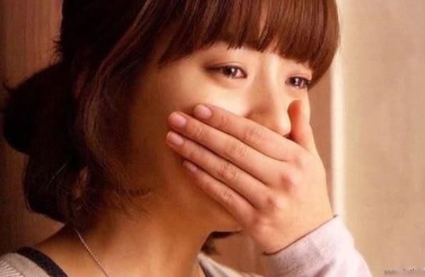 Tr&#x1B0;&#x1EDB;c ng&#xE0;y t&#xE1;i gi&#xE1;, gi&#x1EEF;a &#x111;&#xEA;m khuya ch&#x1ED3;ng c&#x169; b&#x1ED7;ng &#x111;&#x1EBF;n nh&#xE0;, c&#x1EA7;u xin t&#xF4;i l&#x1EAF;ng nghe &#x111;i&#x1EC1;u n&#xE0;y, v&#x1EEB;a xong th&#xEC; t&#xF4;i quy&#x1EBF;t &#x111;&#x1ECB;nh h&#x1EE7;y h&#xF4;n l&#x1EAD;p t&#x1EE9;c