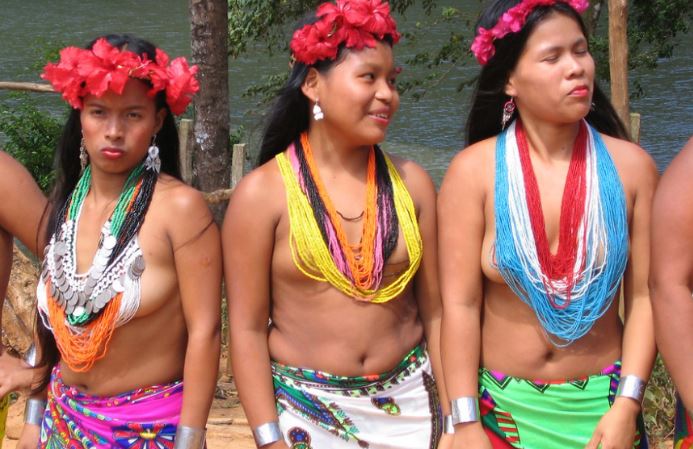 B&#x1ED9; t&#x1ED9;c ph&#x1EE5; n&#x1EEF; tho&#x1EA3;i m&#xE1;i &#x27;th&#x1EA3; r&#xF4;ng&#x27; nh&#x1B0;ng l&#x1EA1;i tuy&#x1EC7;t &#x111;&#x1ED1;i kh&#xF4;ng &#x111;&#x1B0;&#x1EE3;c &#x111;&#x1EC3; l&#x1ED9; v&#xF9;ng c&#x1A1; th&#x1EC3; n&#xE0;y!