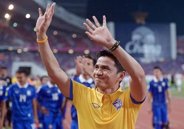 HLV Kiatisak chờ phán quyết ở Thái Lan