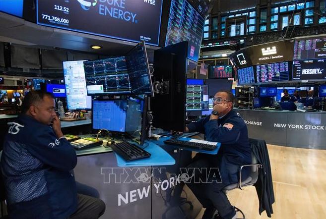 Chứng khoán hỗn loạn và rủi ro tài chính toàn cầu