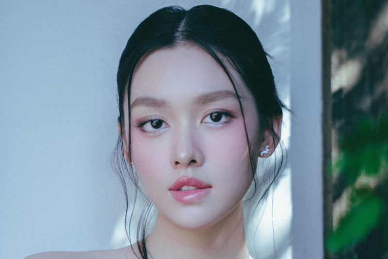 Một nàng Hậu xuất thân "không phải dạng vừa", học vấn đỉnh, chưa hết nhiệm kì đã lên xe hoa với người chồng "bí ẩn"