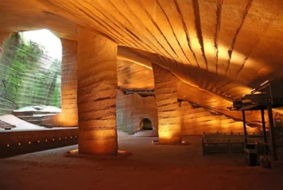 Sau khi một ao nước ở Trung Quốc cạn nước, 'kỳ quan thứ chín' của thế giới đã được phát hiện! Chuyên gia không giải thích được?