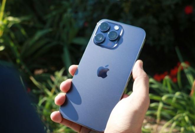 iPhone 14 Pro Max không còn hàng mới, hàng cũ rẻ như cho tháng 8 vẫn dư sức hút hơn Galaxy S24 Ultra