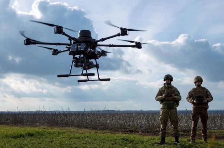 Binh sĩ Ukraine điều khiển drone vũ trang hạng nặng “Baba Yaga”, tháng 2/2024. Ảnh: Kyiv Post