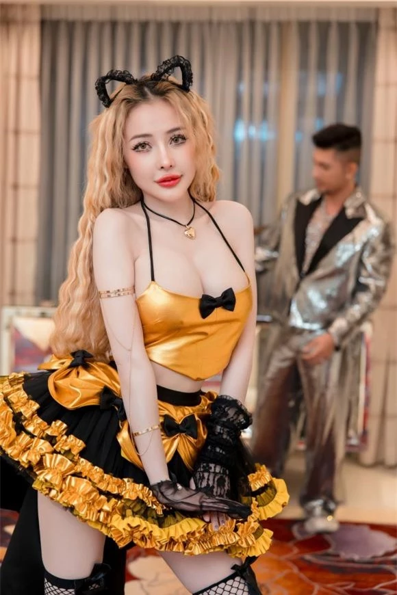 Ngân 98, ảnh cũ Ngân 98, Ngân 98 phẫu thuật, sao việt 