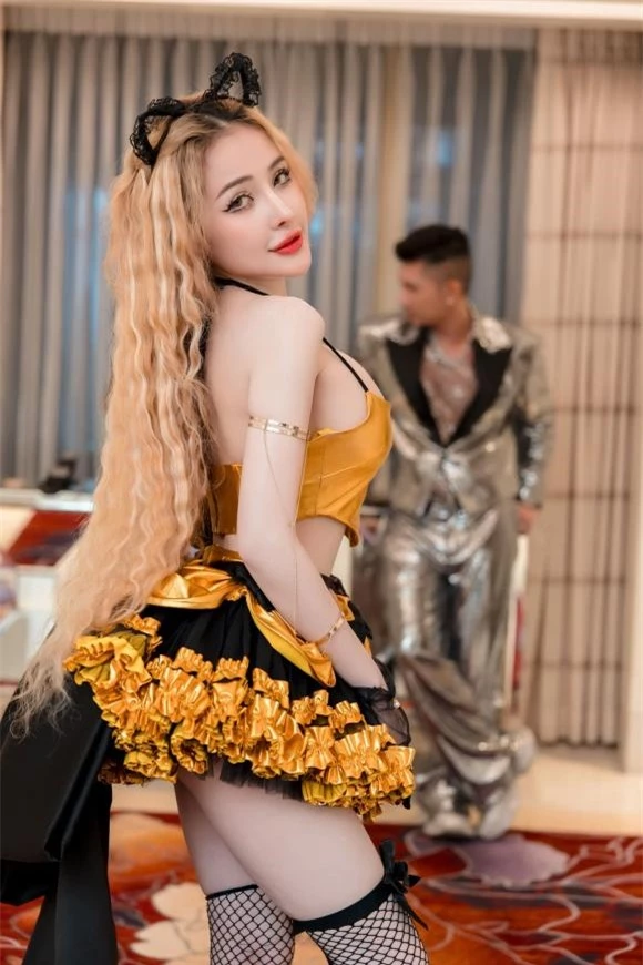 Ngân 98, ảnh cũ Ngân 98, Ngân 98 phẫu thuật, sao việt 