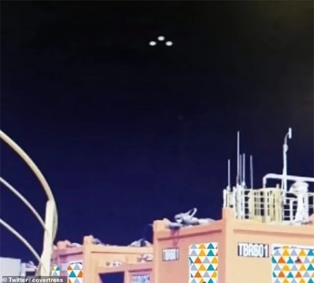 82702381-13220355-image-m-8-1710965125442-11zon-1711010410.jpg