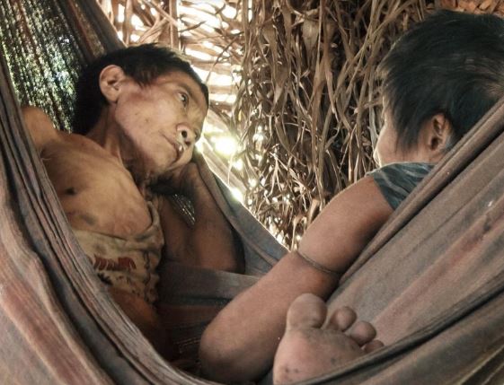 Bộ tộc có nguy cơ tuyệt chủng nhất: Phụ nữ phải ngủ với nhiều người đàn ông để gia tăng dân số!