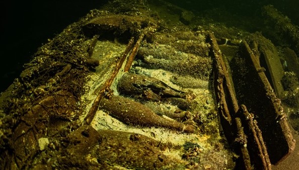 Tìm thấy xác tàu đắm cùng những chai sâm panh 'vô giá' 800 năm tuổi