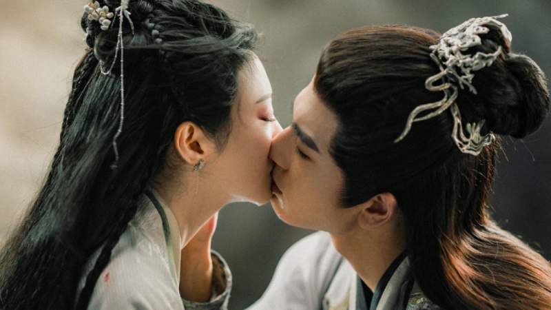 Trương Lăng Hách nên duyên với “chị đẹp” hơn 9 tuổi, đối đầu “tình cũ” Dương Tử