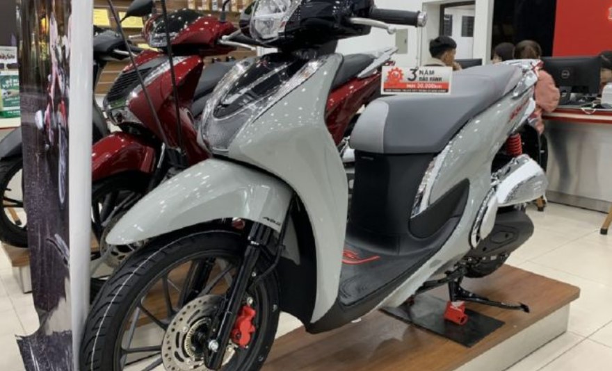 Giá xe Honda SH Mode 2024 đầu tháng 8/2024 rẻ như rau, khách Việt đổ xô tậu thay LEAD và Vision