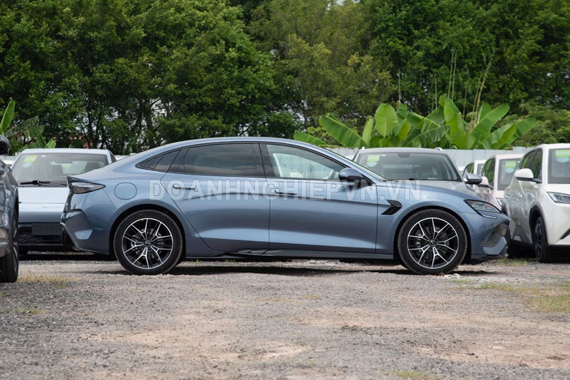 Vừa ra mắt ở Việt Nam, BYD Seal đã được nâng cấp, giá hơn 570 triệu đồng