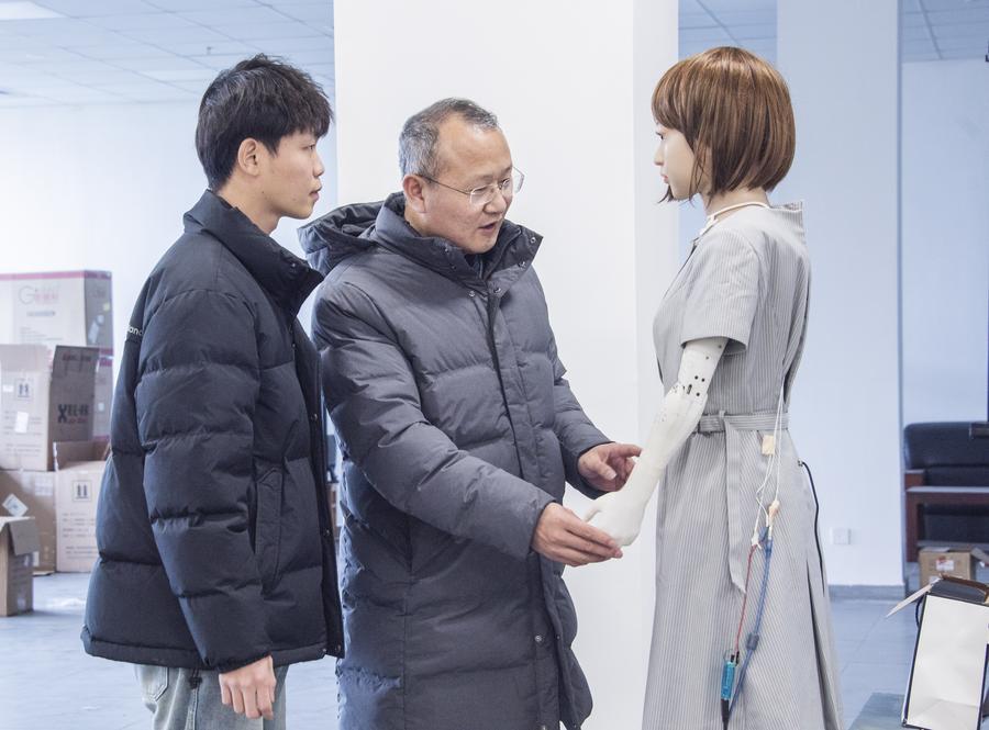 Trung Quốc phát triển robot hình người có biểu cảm chân thực