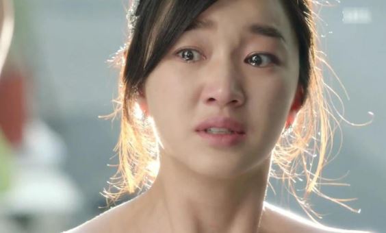 Chồng mất đã lâu, tôi vẫn thủ tiết phụng dưỡng bố mẹ chồng, nào ngờ ngày sinh nhật ông bà tặng ‘món quà lạ' khiến tôi run rẩy chân tay