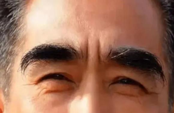 Khi &#x111;&#xE0;n &#xF4;ng ngo&#xE0;i 50 tu&#x1ED5;i l&#xF4;ng m&#xE0;y &#x111;&#x1ED9;t nhi&#xEA;n d&#xE0;i ra, &#x111;i&#x1EC1;u &#x111;&#xF3; c&#xF3; ngh&#x129;a l&#xE0; g&#xEC;? H&#x1EA7;u h&#x1EBF;t m&#x1ECD;i ng&#x1B0;&#x1EDD;i v&#x1EAB;n c&#xF2;n ch&#x1B0;a hi&#x1EC3;u r&#xF5;