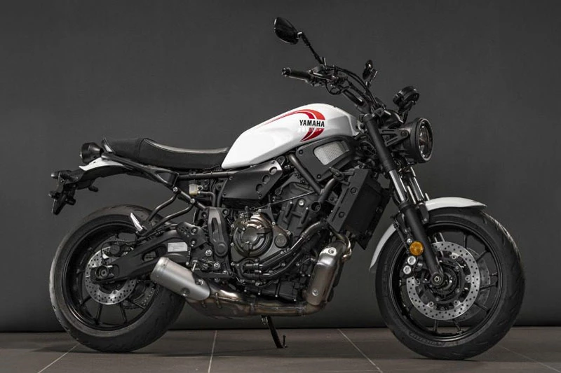 Yamaha XSR700.