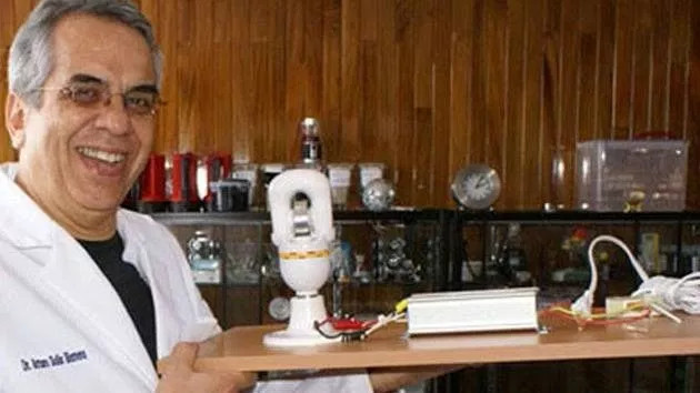 Công nghệ pin vĩnh cửu mới giúp đèn pin phát sáng trong 100 năm