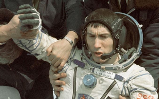 Phi hành gia đen đủi nhất lịch sử: Bị ‘bỏ quên’ ngoài vũ trụ, ngày trở về đất nước lại ‘biến mất’