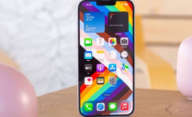 iPhone 14 Plus vững ngôi vua màn lớn giá rẻ, giảm sập sàn tháng 8, gây lo ngại cho Galaxy S24 Ultra