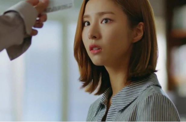 Lấy chồng giàu nhưng 10 năm qua, tôi không có đồng nào biếu bố mẹ đẻ