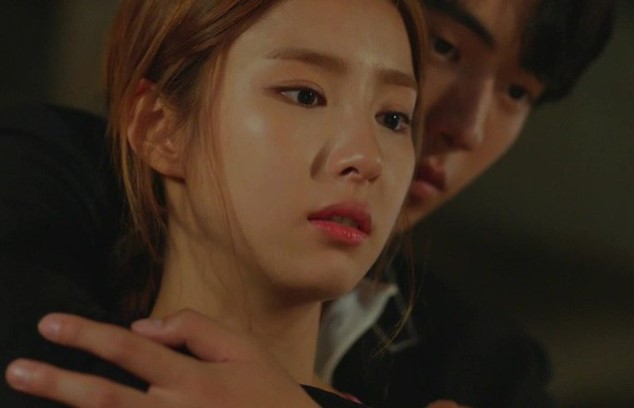 Nhân tình vừa gọi, chồng cuống quýt chạy đến bên cạnh an ủi, vợ bình thản làm điều này khiến chồng khi quay về nhà lặng người vì hối hận