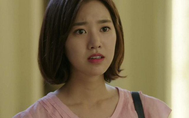 Nửa đêm nghe tiếng gõ cửa, tôi chạy ra thì thấy người này người vừa ướt sũng, miệng mấp máy xin được nhận nuôi