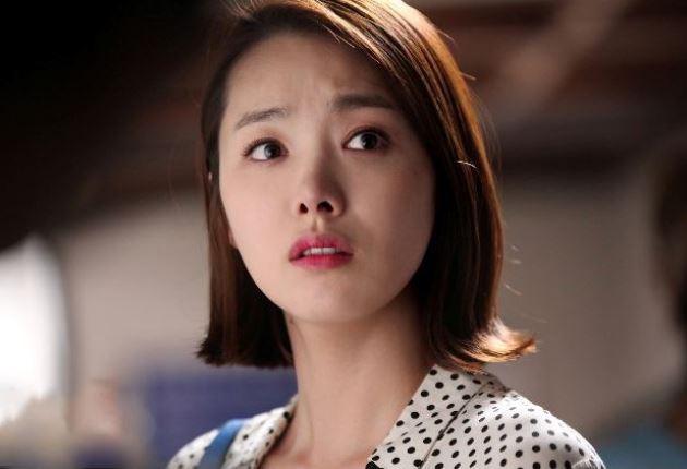 Sáng nào khi thức giấc cũng được chồng cho tiền tiêu xài, vợ sung sướng hưởng thụ rồi cay mắt khi biết sự thật đớn đau