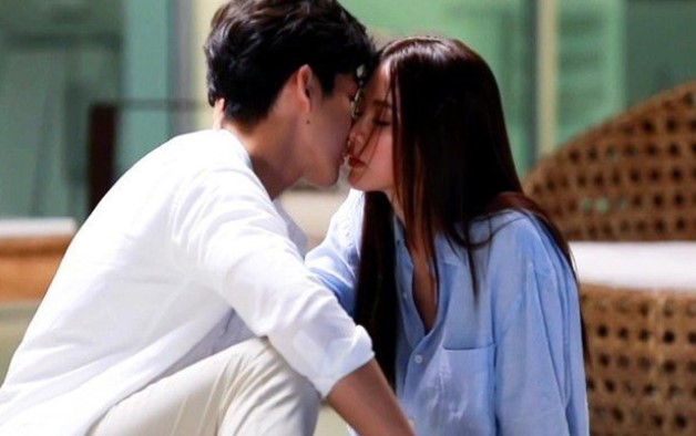 Ngày tái hôn chồng cũ bế con dúi vào tay rồi nói một câu khiến tôi bàng hoàng rồi quyết định hủy hôn ngay lập tức