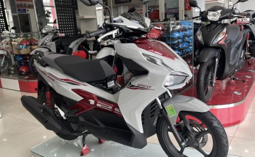 Giá xe Honda Air Blade giữa tháng 8/2024 giảm siêu mạnh, giá rẻ hiếm thấy hút khách Việt