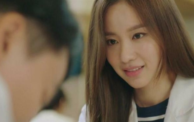 V&#x1EC1; qu&#xEA; ch&#x103;m ch&#x1ECB; d&#xE2;u &#x1EDF; c&#x1EEF;, t&#xF4;i t&#xF2; m&#xF2; v&#xEC; c&#xF3; khay nho s&#x1EEF;a trong t&#x1EE7; m&#x1ED7;i ng&#xE0;y, nh&#x1B0;ng 1 l&#x1EA7;n &#x111;&#x1EE5;ng m&#x1EB7;t &quot;kh&#xE1;ch qu&#xFD;&quot; m&#x1EDB;i ch&#x1EBF;t &#x111;i&#x1EBF;ng