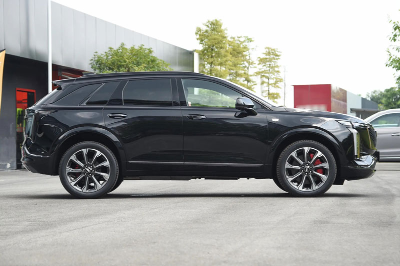 SUV thiết kế cá tính, công suất 310 mã lực, giá hơn 1 tỷ đồng, cạnh tranh với Mercedes-Benz GLC