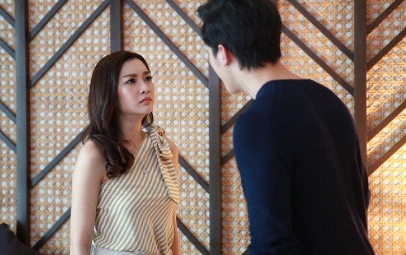 Chị gái sinh con nên tôi đón về nhà ở cữ và bảo vợ chăm, nửa đêm nghe cô ấy nói chuyện mà tôi quá chán nản