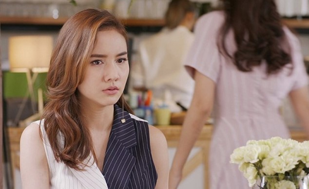 Thương chị gái ở cữ phải ăn uống kham khổ, tôi và mẹ tay xách các thứ đến thăm, lúc nhìn mâm cơm mà chúng tôi tẽn tò