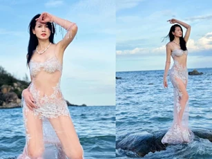 Siêu mẫu Anh Thư khoe dáng mảnh