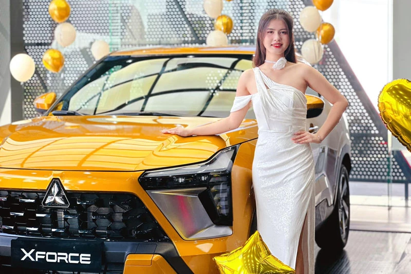 Người đẹp và Mitsubishi Xforce.