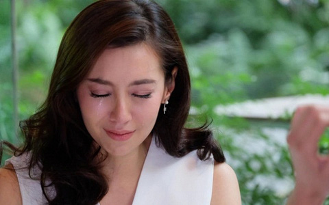 Sau hai năm ly hôn, con gái gọi điện cho chồng cũ, nghe thấy giọng nói ở đầu bên kia người phụ nữ bật khóc nức nở