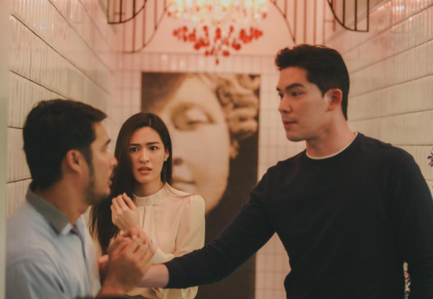 Nửa đêm có người đàn ông lạ đến đập cửa, đe dọa: Tôi sốc khi biết có đồng nghiệp đã "bán đứng" mình