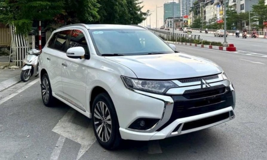Sau 2 năm sử dụng, Mitsubishi Outlander rớt giá khó tin