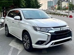 Sau 2 năm sử dụng, Mitsubishi Outlander rớt giá khó tin