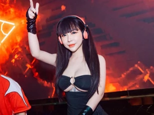 'Bỏng mắt' trước vẻ đẹp của nữ DJ sở hữu vòng 1 "quyến rũ nhất Vịnh Bắc Bộ".
