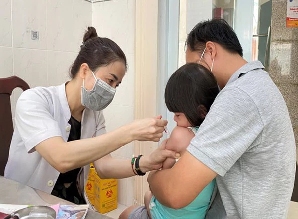 Đà Nẵng bảo đảm đủ vaccine trong chương trình tiêm chủng mở rộng năm 2024 để tiêm cho trẻ.