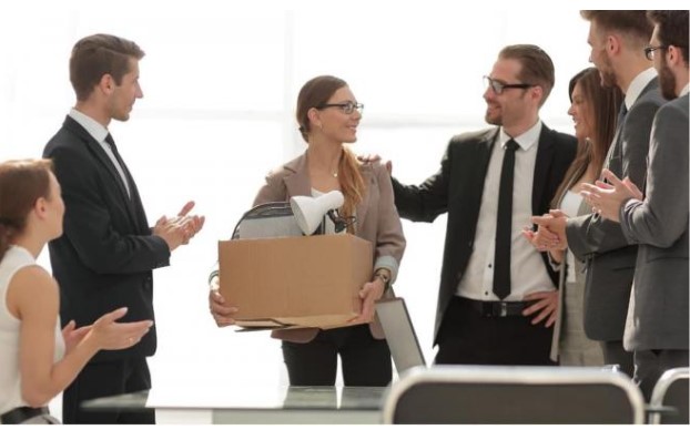 S&#x1EBF;p c&#x1EED; m&#x1ED9;t ng&#x1B0;&#x1EDD;i m&#x1EDB;i &#x111;&#x1EBF;n l&#xE0;m vi&#x1EC7;c ngang h&#xE0;ng v&#x1EDB;i b&#x1EA1;n v&#xE0; mu&#x1ED1;n nh&#xE2;n c&#x1A1; h&#x1ED9;i sa th&#x1EA3;i b&#x1EA1;n, l&#xE0;m sao c&#xF3; th&#x1EC3; t&#x1EF1; b&#x1EA3;o v&#x1EC7; m&#xEC;nh? H&#xE3;y hi&#x1EC3;u 4 &#x111;i&#x1EC3;m n&#xE0;y