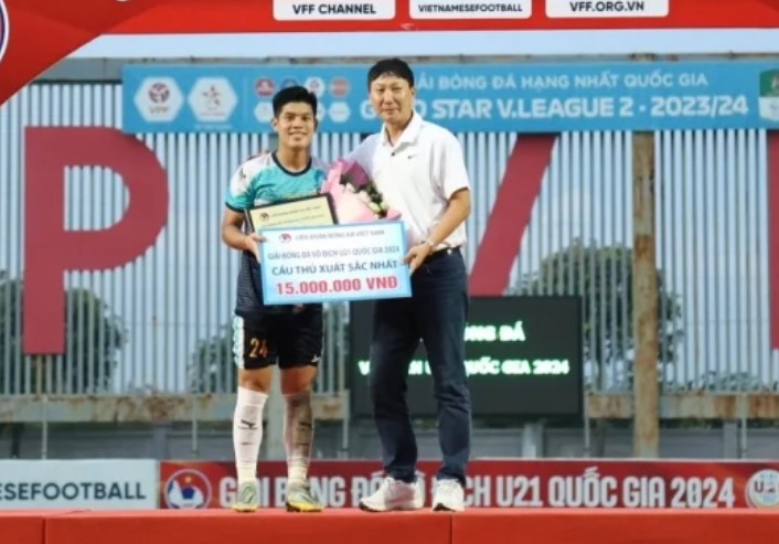 HLV Kim Sang Sik nhận tin cực vui từ ngôi sao U22 Việt Nam