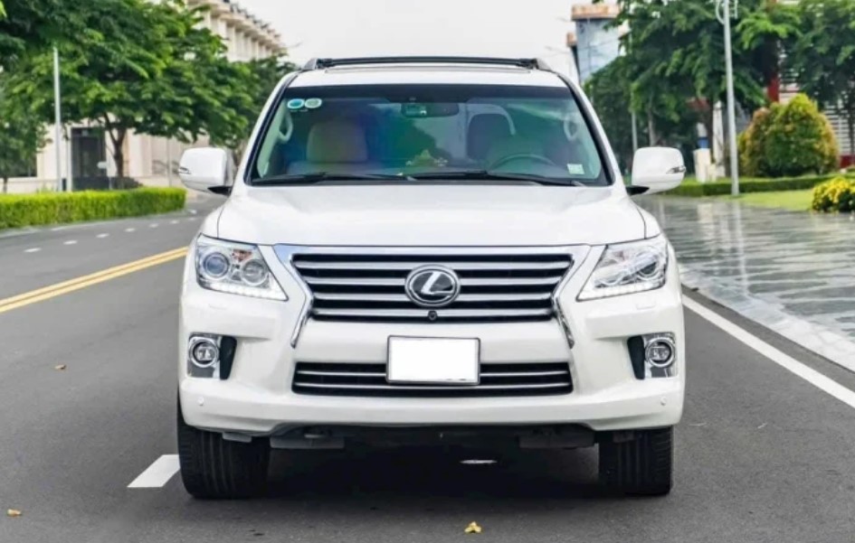 Lexus LX 570 trượt giá khó tin sau 1 thập kỷ sử dụng