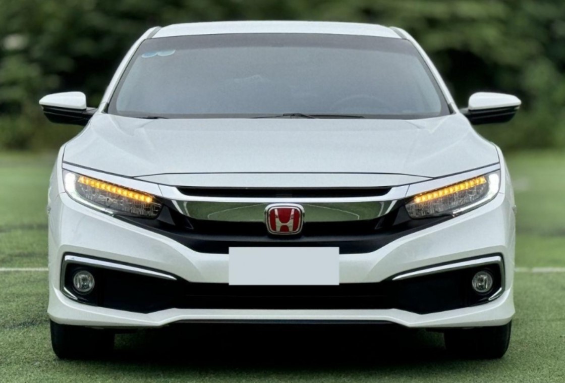 Honda Civic lăn bánh 4 năm lên sàn xe cũ với giá bất ngờ
