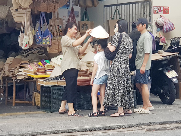 Đà Nẵng: Xử lý dứt điểm tình trạng hàng quán tràn ra đường ‘lùa’ khách du lịch