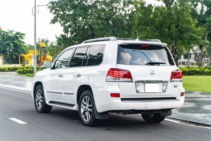 ‘SUV chủ tịch’ Lexus LX 570 2014 rao bán giá bao nhiêu sau 1 thập kỷ lăn bánh tại Việt Nam? 512634