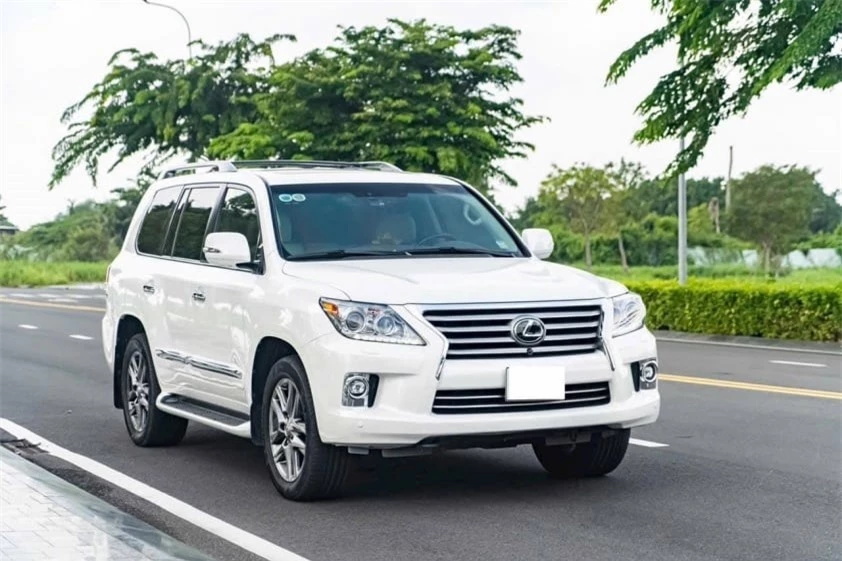 ‘SUV chủ tịch’ Lexus LX 570 2014 rao bán giá bao nhiêu sau 1 thập kỷ lăn bánh tại Việt Nam? 512638